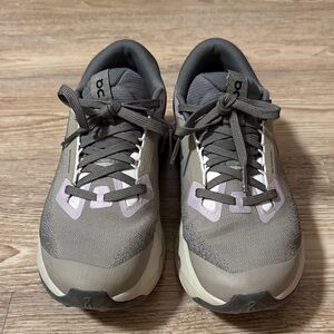 On Running Women's Gray and Lilac Athletic Shoes waterproof
